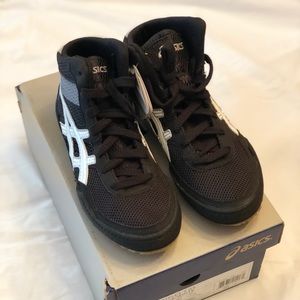Youth Size 4 Wrestling Shoes